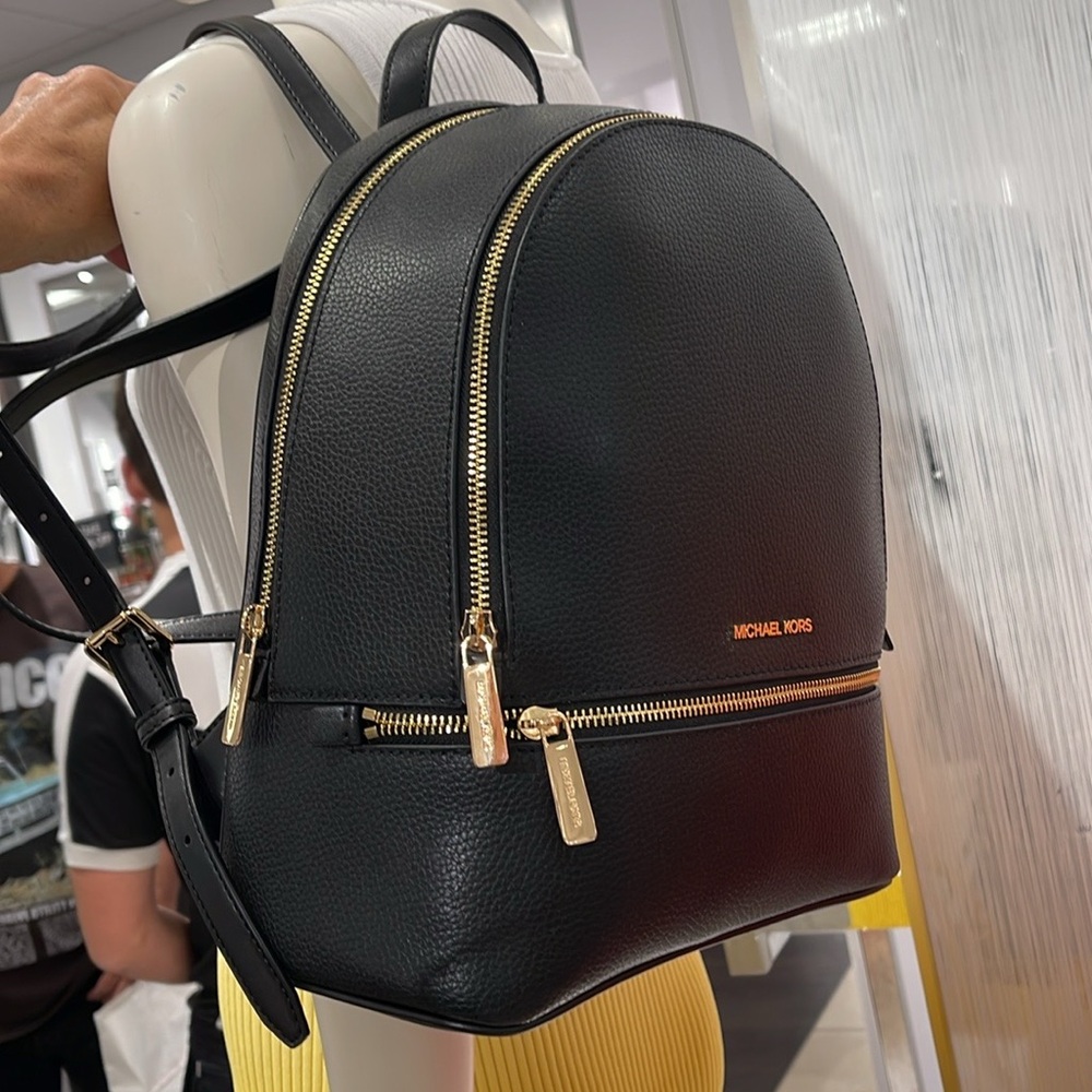 Michael Kors Rhea Medium Pebbled Leather Backpack
Black 
NWT - Picture 13 of 16